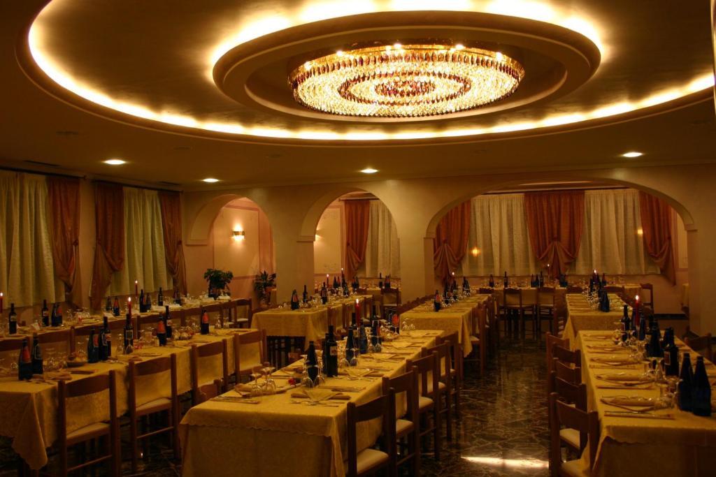 Hotel Castel Lodron Storo المظهر الخارجي الصورة